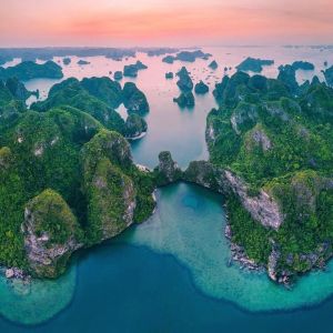 🌄Immerse yourself in such majestic scenery of sunset in Halong Bay - one of the world’s precious heritages.

#vietnam #travel #cruise #tour #worldheritagesites #vietnamwonders #vacation #explore #beach #bay #halongbay #southeastasia #lanhabay #SealifeGroup #SealifeLegendCruise #HuongHaiSealifeCruise #HalongBayCruise #SeaCoral #SeaAroma #NhaTrangCruise #nhatrangbay #ocean #wonderlust #naturallandscapes #travelvietnam #discovernhatrang #discorverhalong
------------------------ 
🚢Sealife Cruises 
📍Floor 10th, No 165,Ba Trieu Str., Hanoi, Vietnam
☎️(+84) 936 995 636 / (+ 84) 906 008 638 
✉️online@sealifegroup.com
🔎www.sealifegroup.com